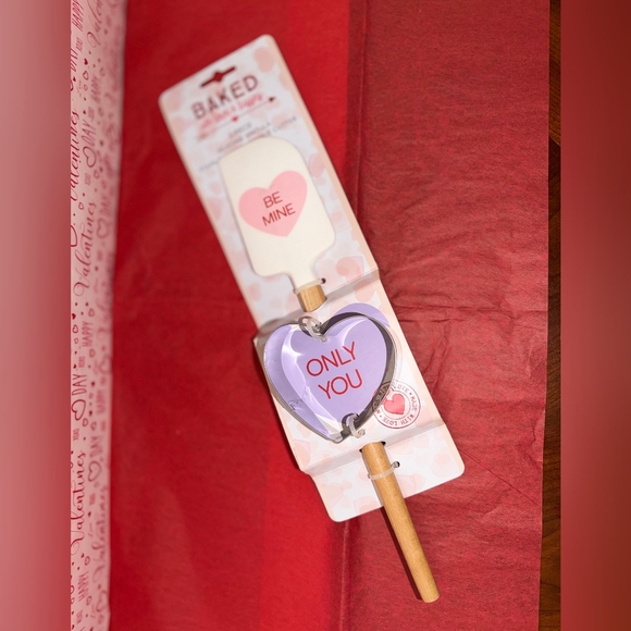 ❤️ 6" Rae Dunn Nibble Plate, Baker's Spatula & Cookie Cutters Bundle - Picture 3 of 12